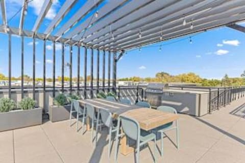 Modern 1BD Near DT & UMN Gym Street Parking