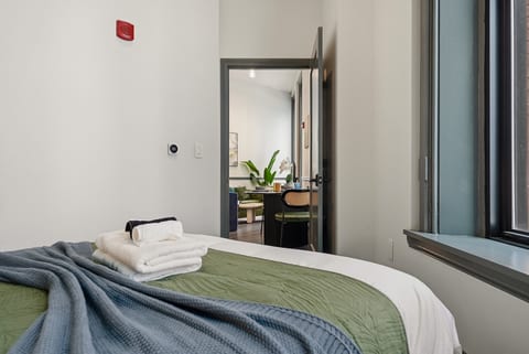 Stylish 1 Bed Downtown apartment with Sofa bed