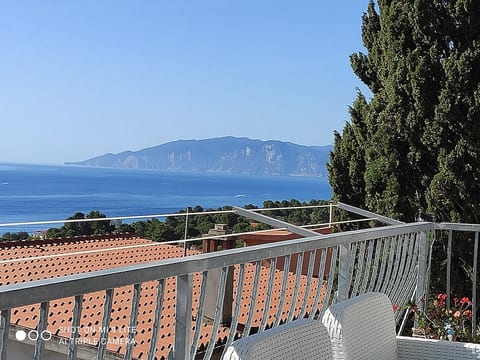 Dalhia's house with a beautiful view of the gulf, wifi, AC image 5
