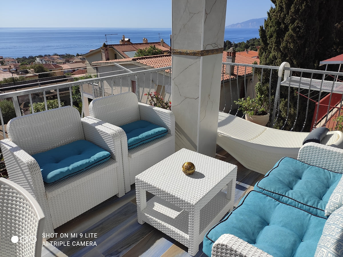 Dalhia's house with a beautiful view of the gulf, wifi, AC image 1