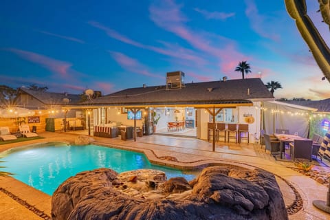 8 feet privacy walls surround the backyard- so this little slice of paradise is all yours! The pool was designed to be enjoyed, with depth up to 6' in the center, and ample built in bench seating around the edges.
