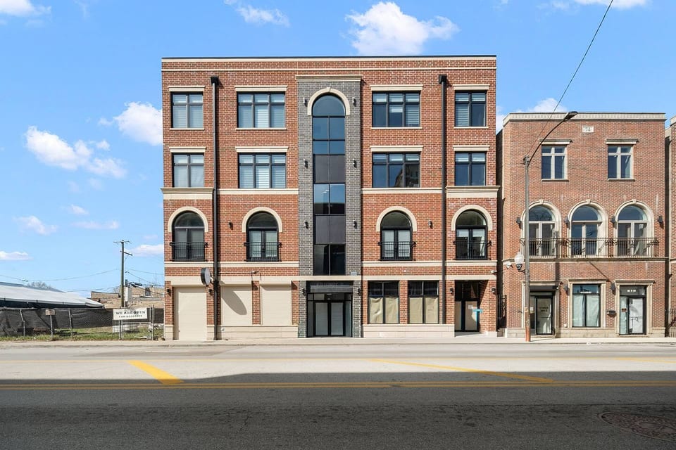 Luxury 3BR w/ Balcony • Spa Bath • 10 Min Downtown - Chicago