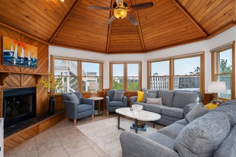 Spacious living room with seating for 8+
