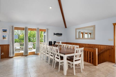 Seating for 10 at the dining room table plus 3 bar seats
