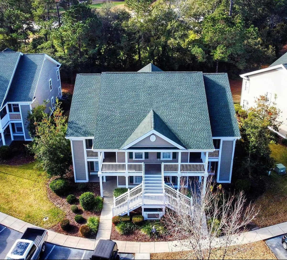 Off Course-relaxing 2nd floor condo with golf view
