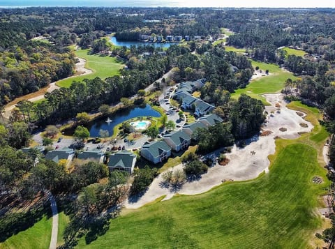 Off Course-relaxing 2nd floor condo with golf view