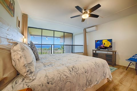 Wake up with the ocean views and morning sunshine greeting you "Aloha Kakahiaka" (Good Morning)
