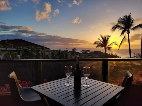 Toast to your Maui vacation!