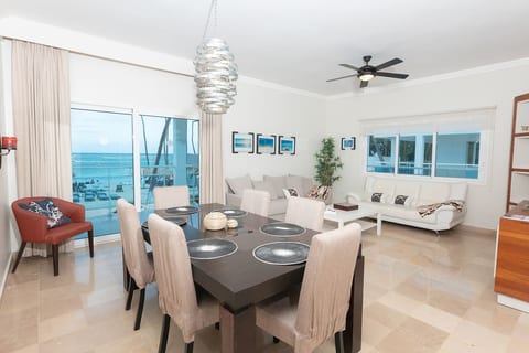 Beachfront Condo |2 Pools & Private Beach |8 Guest