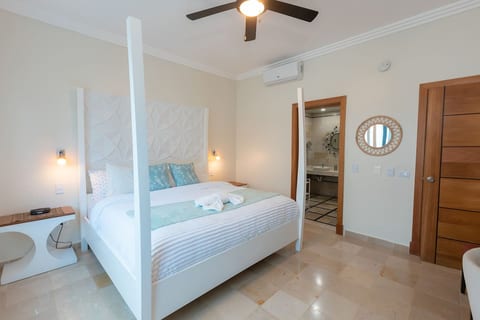 Beachfront Condo |2 Pools & Private Beach |8 Guest