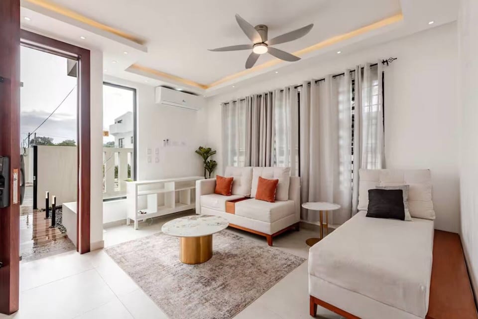 Private 3BR Villa • Yard • Pool • Gated • Sleeps 8 - La Romana