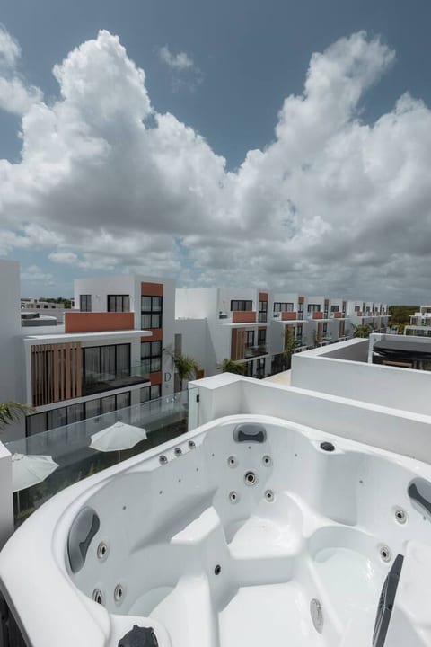 Rooftop Jacuzzi Condo | Free Airport Transfer