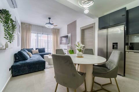 2-Level Retreat + Jacuzzi | Free Airport Transfer