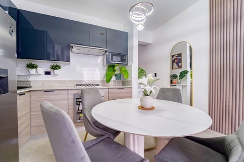 2-Level Retreat + Jacuzzi | Free Airport Transfer