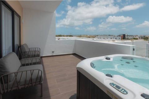 2-Level Retreat + Jacuzzi | Free Airport Transfer
