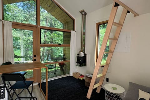 Riverside Getaway + Wood-Fired Sauna
