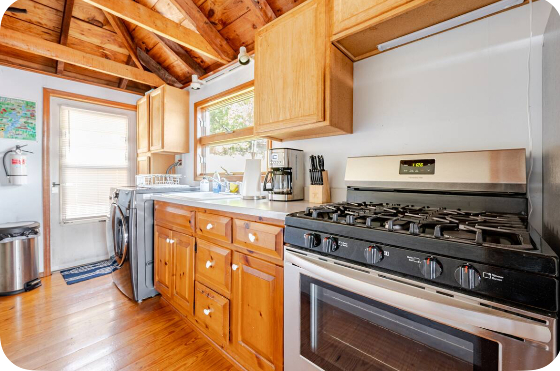 Boathouse 1BR Apartment