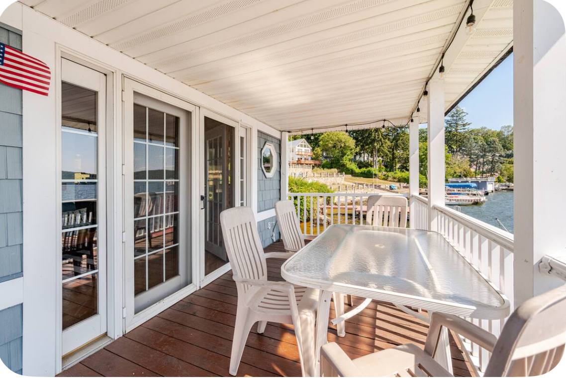 Boathouse 1BR Apartment - Deck