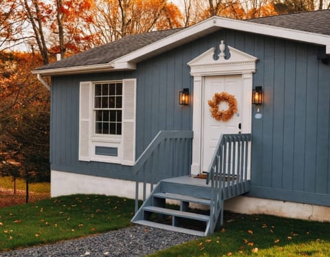 The Modern Farmhouse
Karaoke|Private deck| Firepit