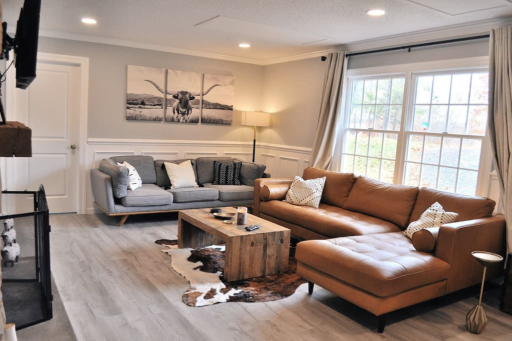 The Modern Farmhouse
Karaoke|Private deck| Firepit