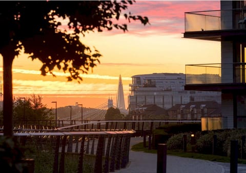Impressive 3 Bedroom 8th floor Premium London Apartment