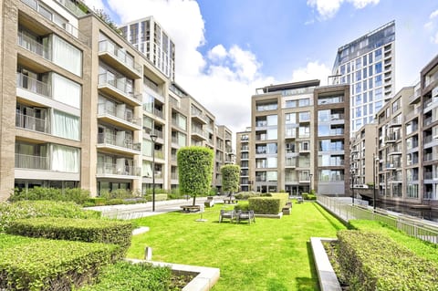 Chelsea Creek Modern Three Bedroom Apartment