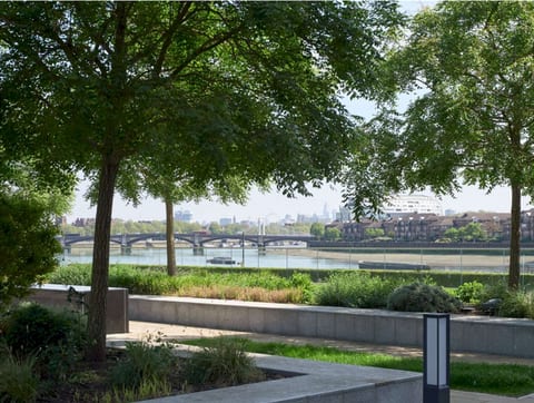 Three Bedroom Chelsea Waterfront Drive, London Sw10