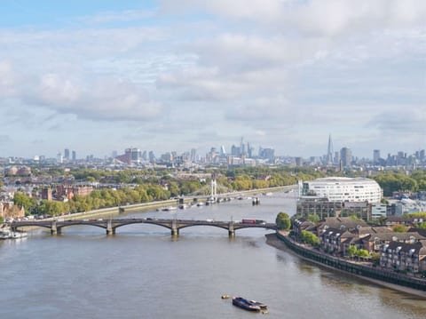 Waterfront London Luxury Four Bedroom Apartment