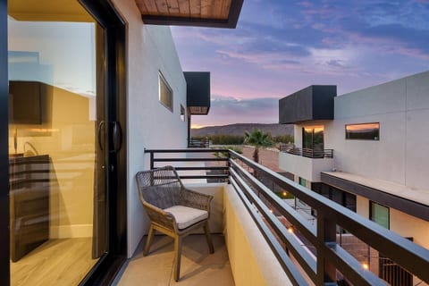 ATV Parking + Private spa + Waterpark Hurricane UT