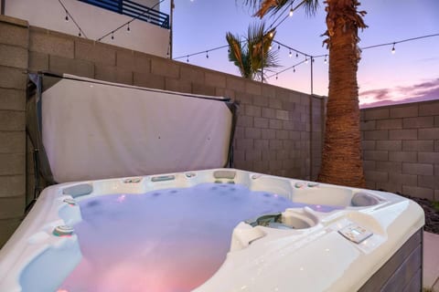 Private spa! Hurricane UT| Mini Golf |Waterpark!