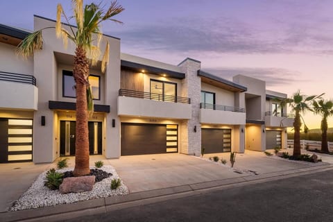 Zion’s Waterpark Getaway:Hot Tub, Golf, Sleeps 14