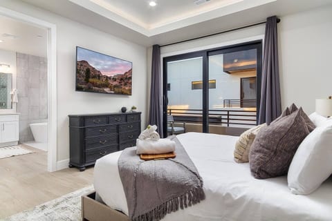 Zion’s Waterpark Getaway:Hot Tub, Golf, Sleeps 14