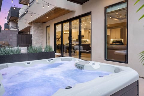 Waterpark • Private Spa • Mini Golf • Sleeps 17