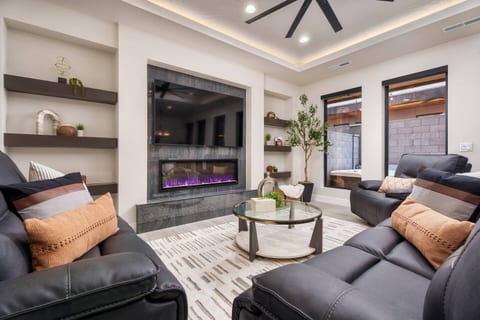 Zion Vacation|Sleeps 12 | Hot Tub, Golf, Waterpark