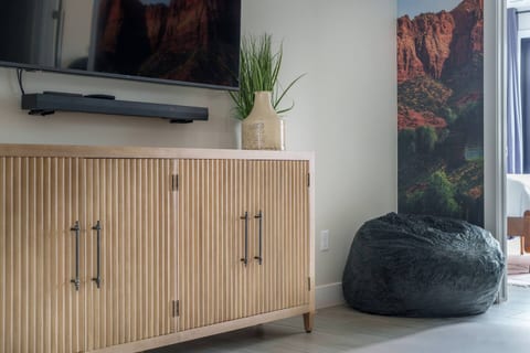 Zion Vacation|Sleeps 12 | Hot Tub, Golf, Waterpark