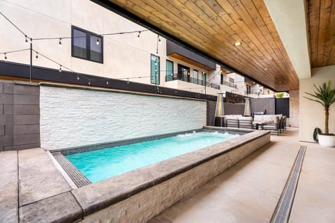 Pecan Valley Mansion | Private Pool | 26 Guest