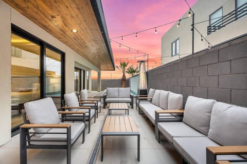 Pecan Valley Mansion | Private Pool | 26 Guest
