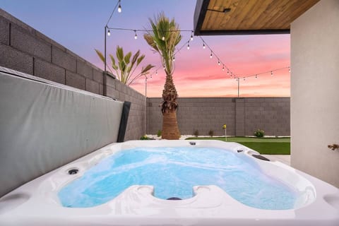 Desert Escape | Private Hot Tub Under the Stars