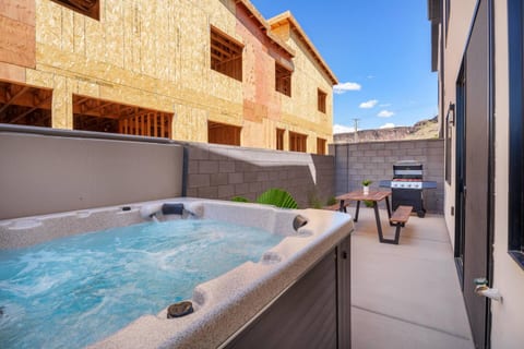 Retro Land Luxe Escape w/ Hot Tub - Sleeps 26!