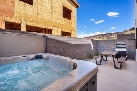 Hot Tub, Sleeps 26, ATV Fun & Camping-Themed Room!