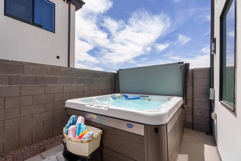 Near Zion Hot Springs + Private Spa | Sleeps 26