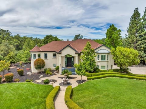 Country Luxury Estate | Pool, Spa & Wedding Venue