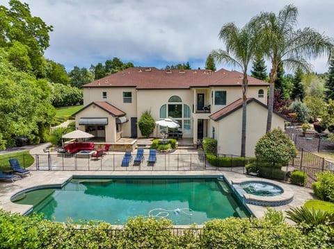 Country Luxury Estate | Pool, Spa & Wedding Venue