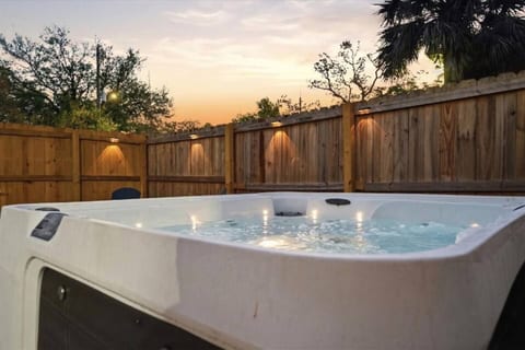 NEW! The Drift | Spa, BBQ & Firepit-Dwtn San Marco