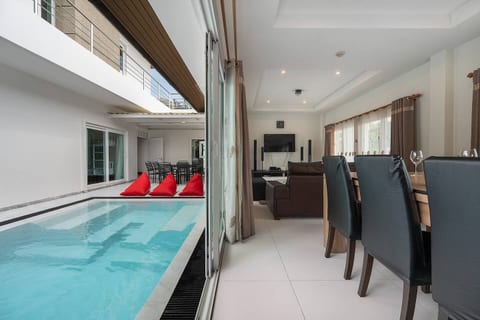 Cozy Breeze Pool Villa @Pattaya