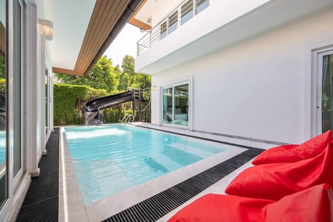 Cozy Breeze Pool Villa @Pattaya
