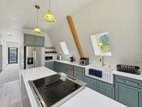 Full kitchen
