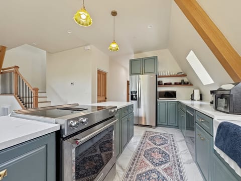 Full kitchen
