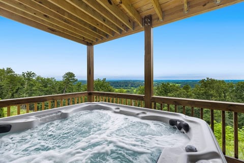 Views | Hot tub | 4 Bedrooms | Large Deck