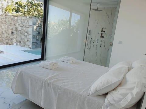 Privé One Bedroom Pool House by Olivujoj image 5